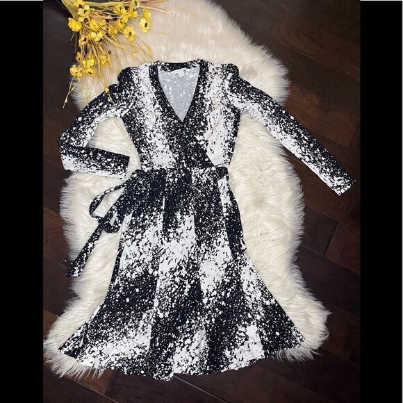 Diane Von Furstenberg Lilyann Print Silk Wrap Dress In Black White sz 0 - Picture 2 of 14